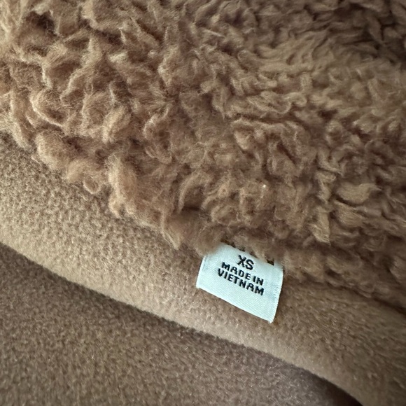 UNIQLO long camel brown teddy coat/jacket - Picture 4 of 8
